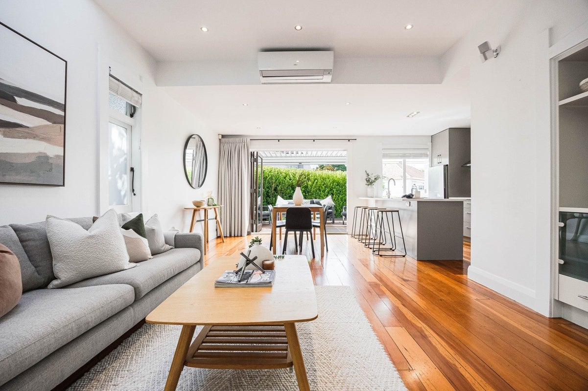 14 Oliver Street, Point Chevalier, Auckland - Carousel 1