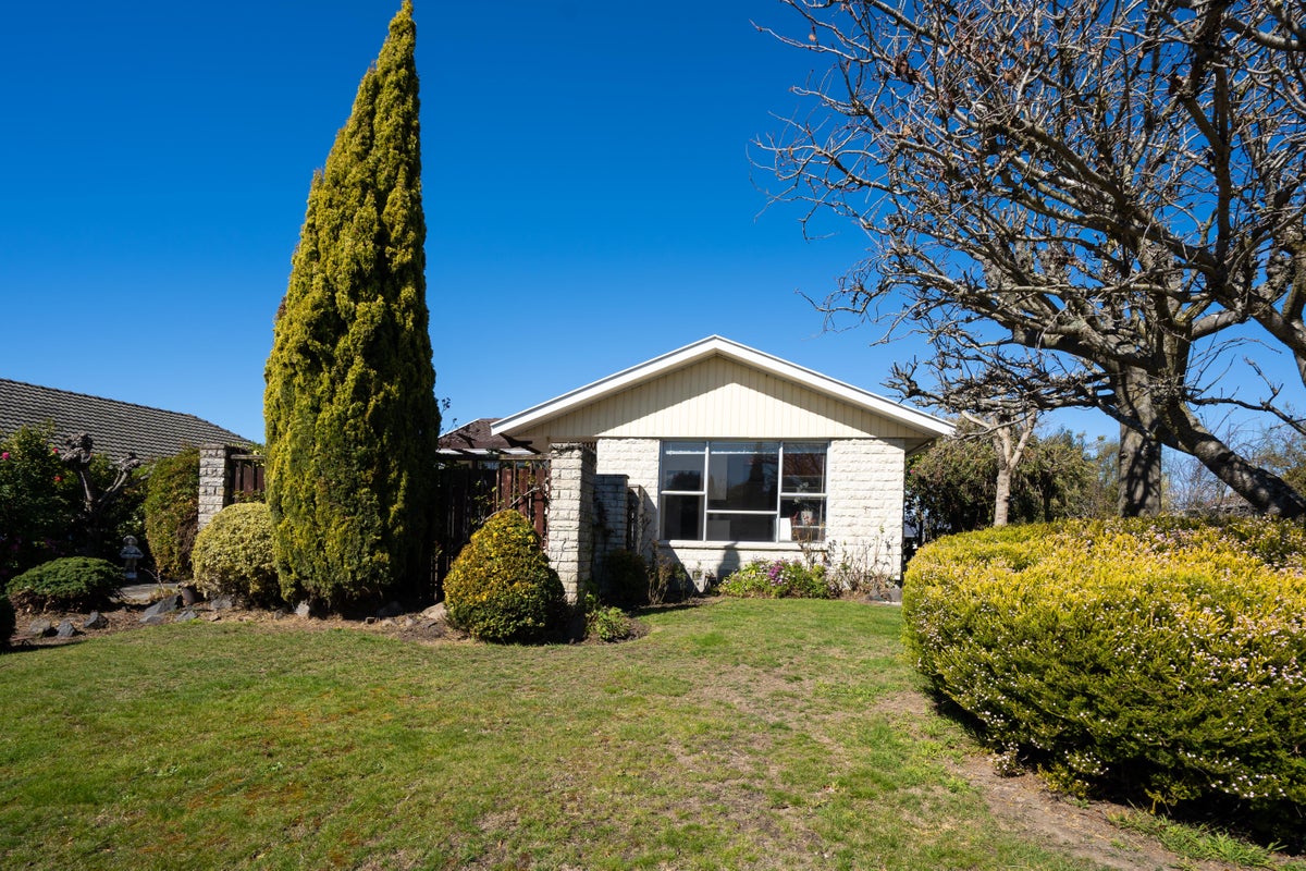 12 Oldham Crescent, Halswell, Christchurch - Carousel 1