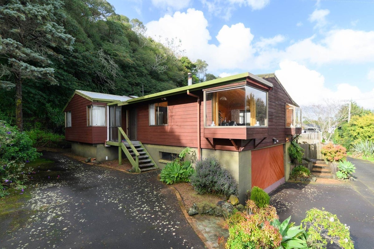 2C Queensway, Three Kings, Auckland - Carousel 1