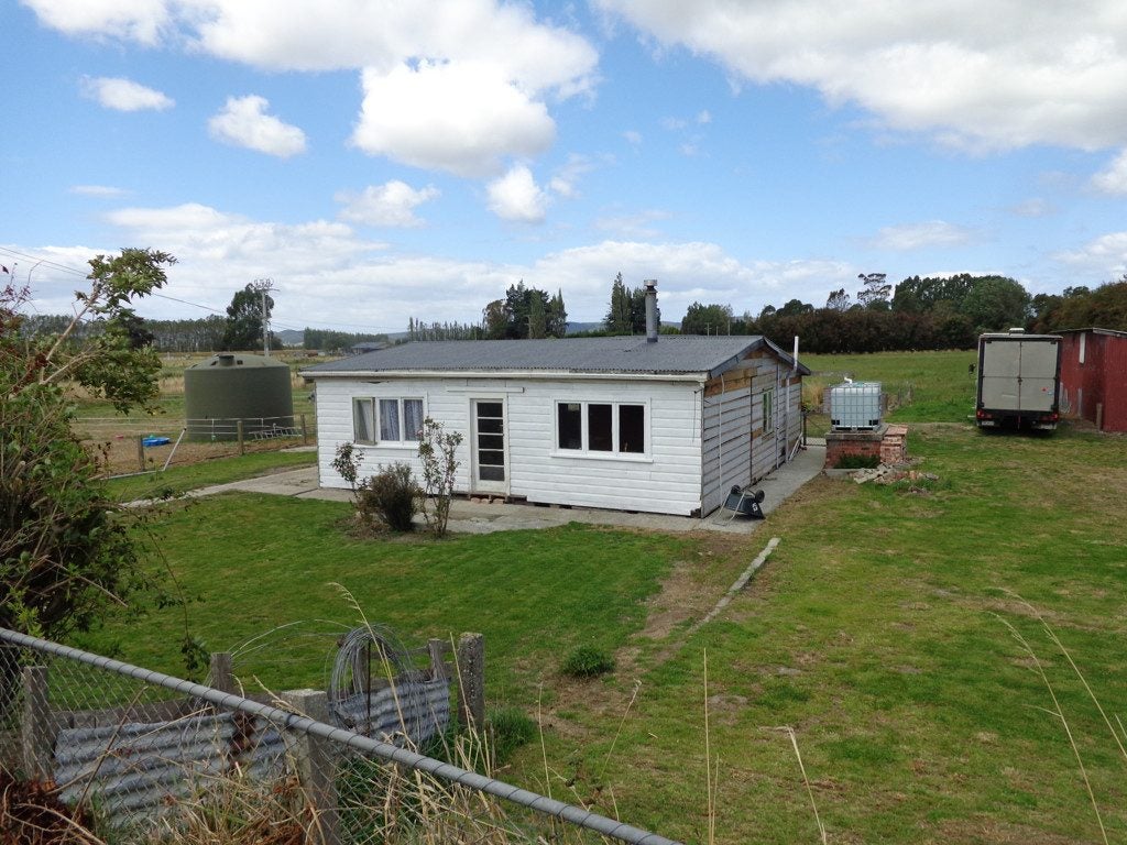 35 Hislop Road, Inch Clutha - Carousel 1