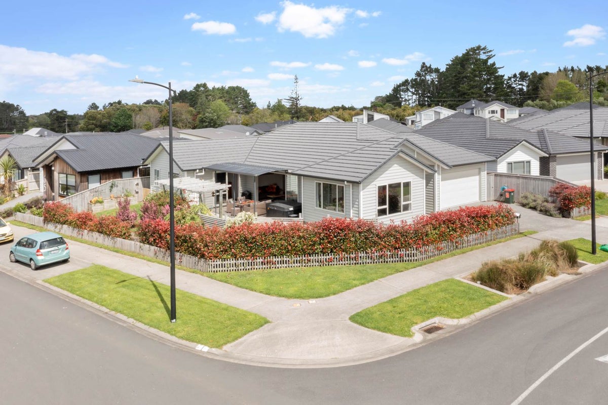 32 Nellie Drive, Kumeu - Carousel 1