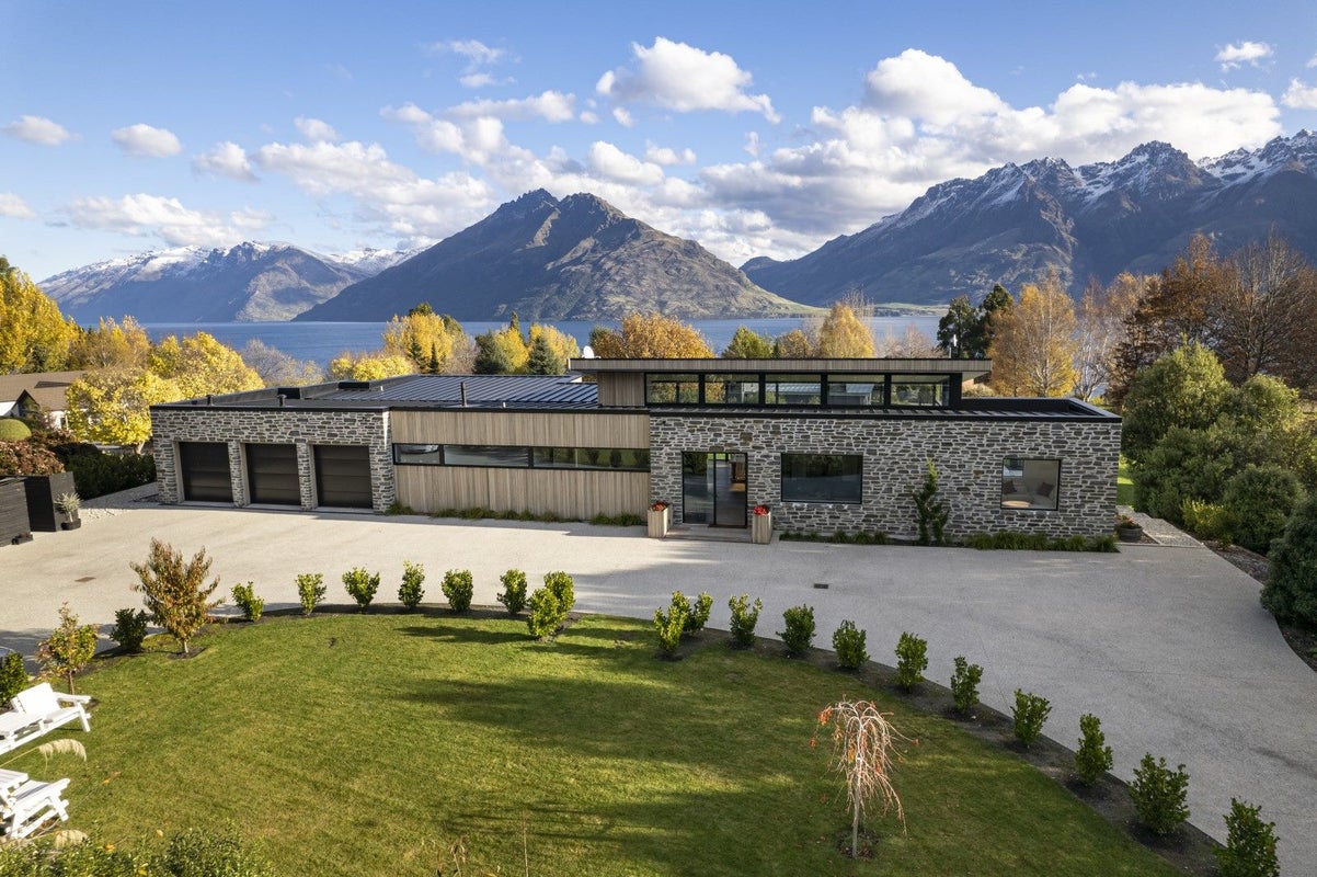 1 Tasman Terrace, Drift Bay, Queenstown - Carousel 1