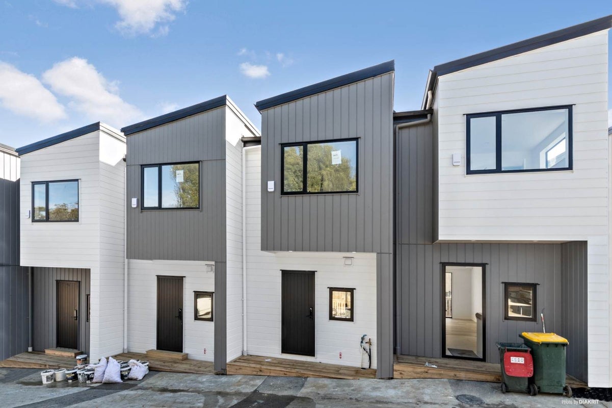 2/55 Patons Road, Howick, Auckland - Carousel 1