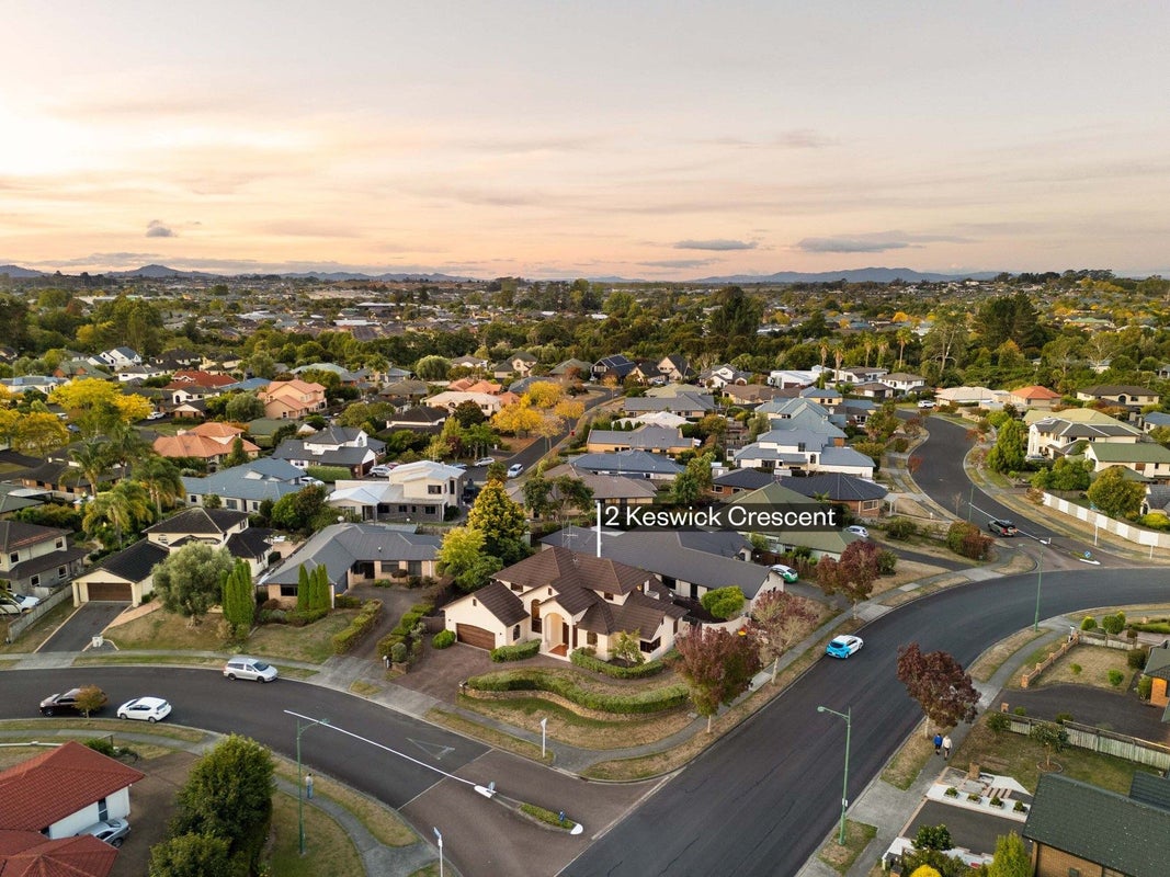 2 Keswick Crescent, Huntington, Hamilton - Carousel 2