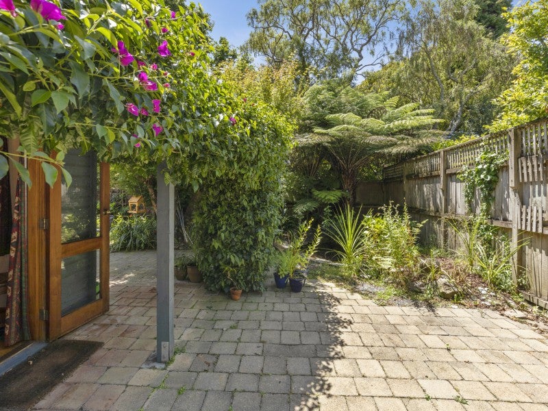5 Dalton Grove, Stokes Valley, Lower Hutt - Carousel 19