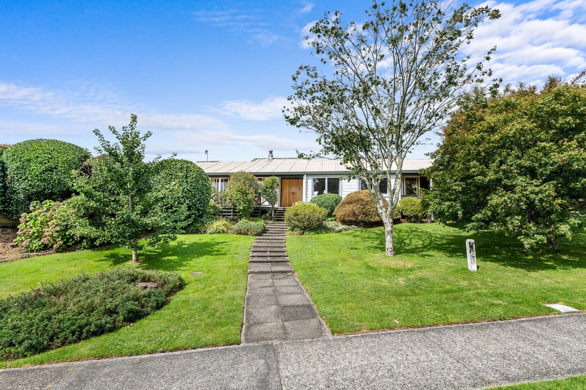 2 Walford Drive, Lynmore, Rotorua - Carousel 1