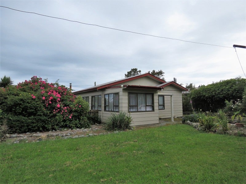 14 Hawes Street, Waimangaroa, Westport - Carousel 1