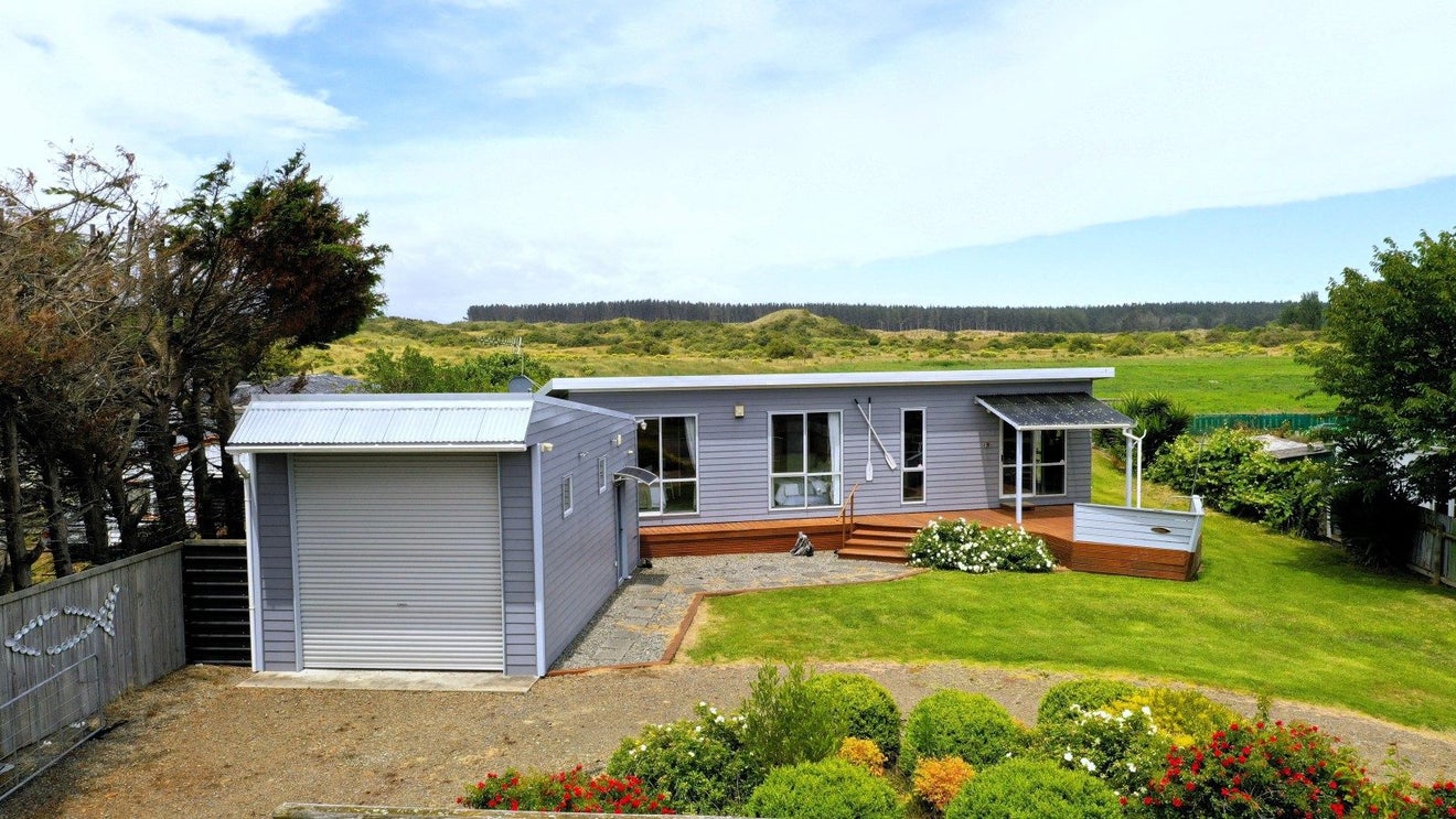 11 Ramona Avenue, Waitarere Beach, Levin - Carousel 2