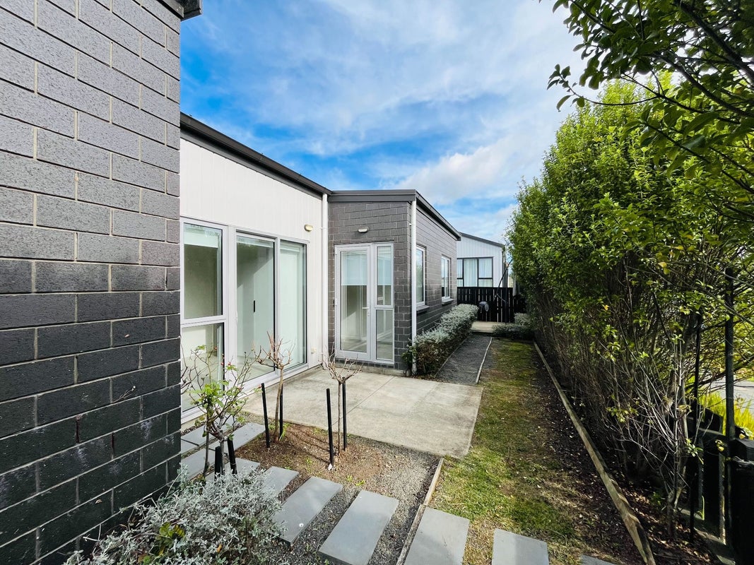 1 Heri Lane, Westgate, Auckland - Carousel 1