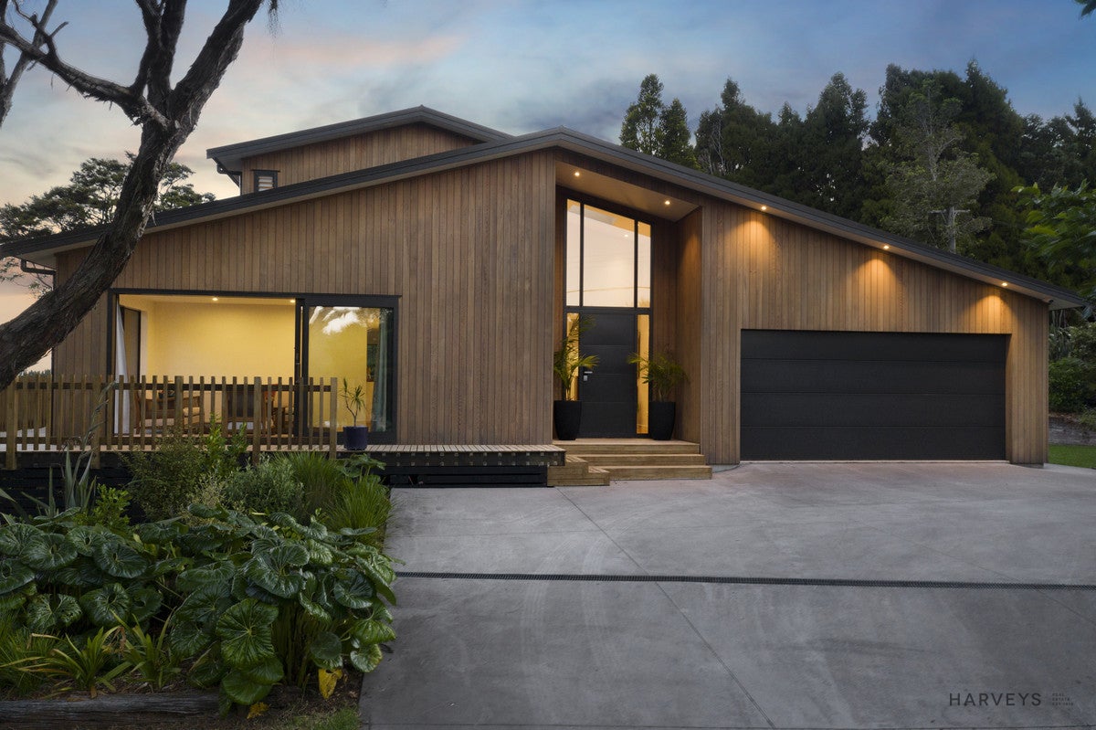 75 Minnehaha Avenue, Titirangi, Auckland - Carousel 1