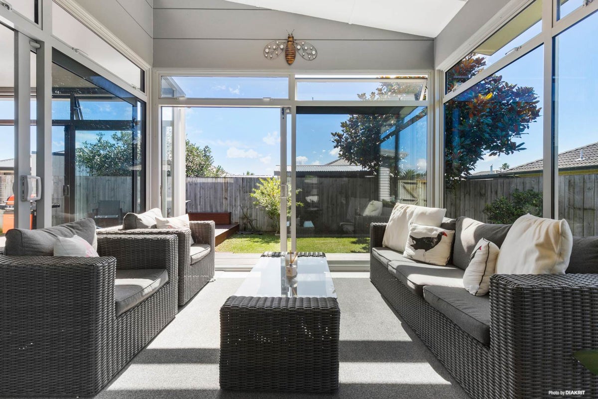 38 Ripple Grove, Waiuku, Waiuku - Carousel 2