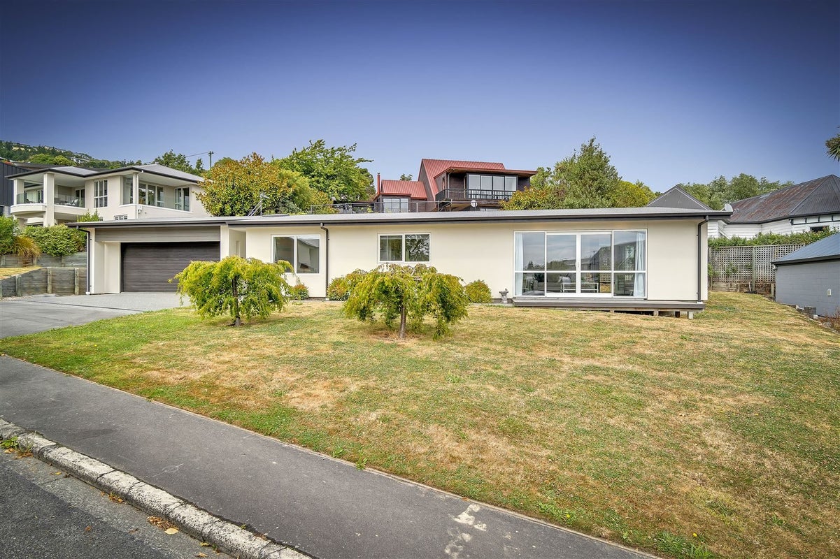 4 Whaka Terrace, Huntsbury, Christchurch - Carousel 1
