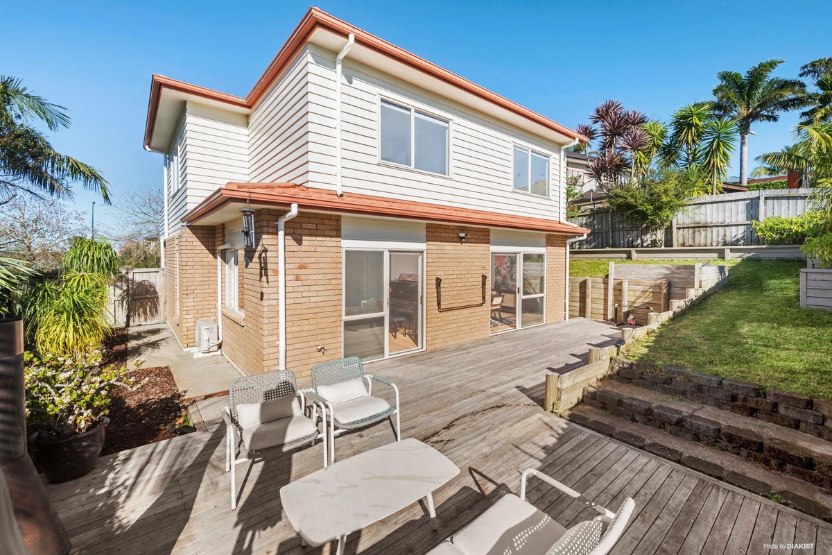14 Meharg Place, Fairview Heights, Auckland - Carousel 2