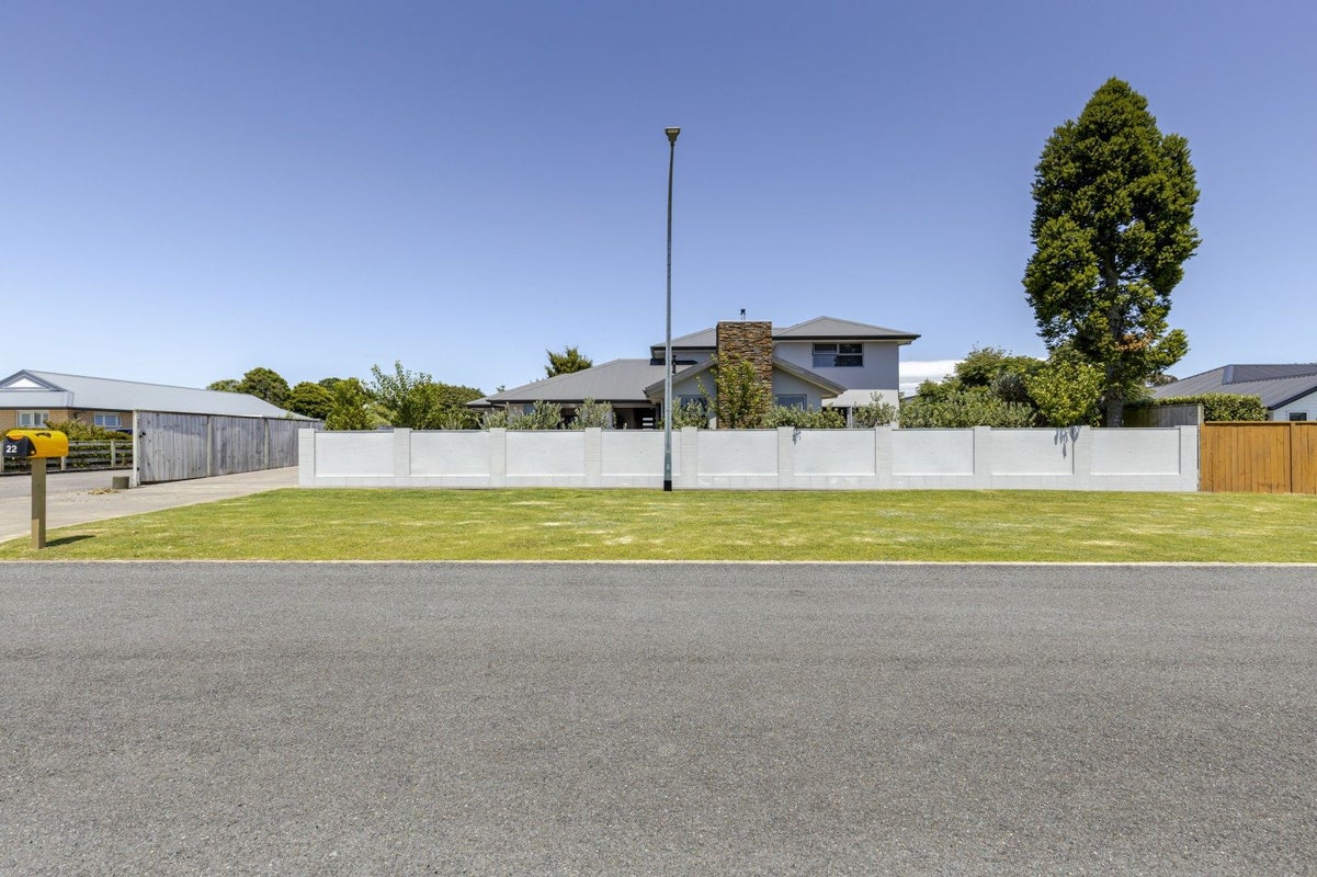 22 Smith Street, Lepperton, New Plymouth - Carousel 45