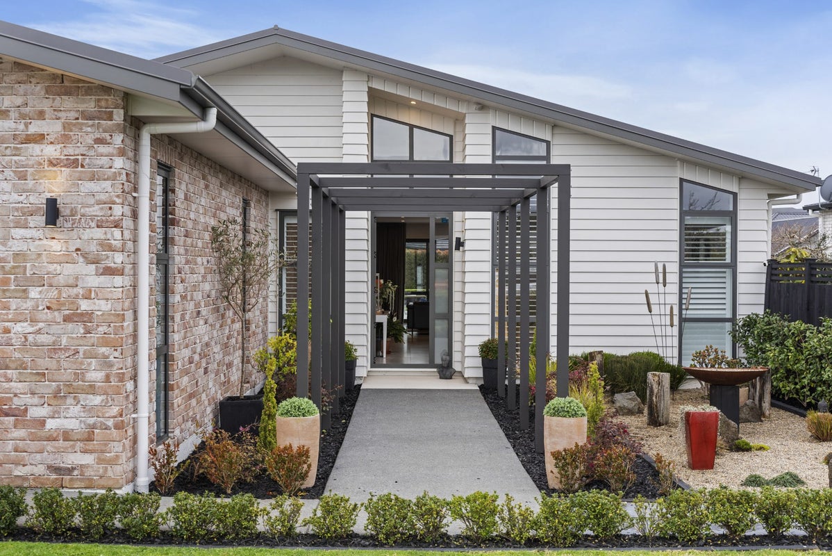 36 Cadwil Drive, Beachlands, Auckland - Carousel 1