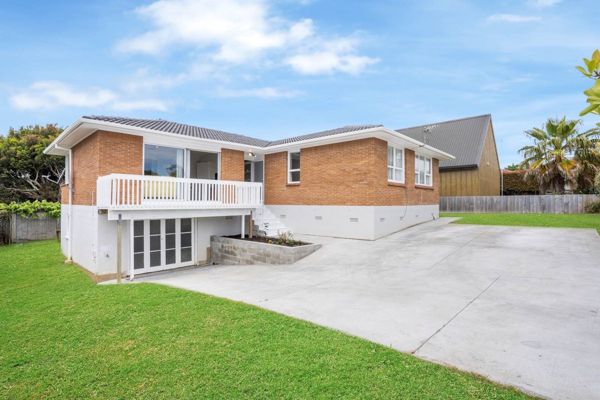 15 Cherry Road, Bucklands Beach, Auckland - Carousel 1