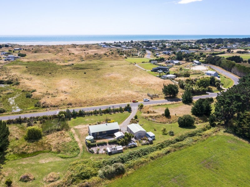 75 Strathnaver Drive, Waikawa Beach, Levin - Carousel 2