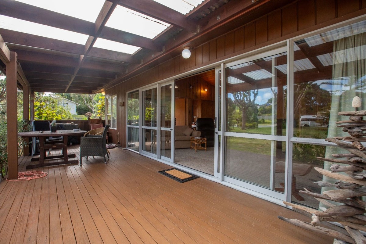 34 William Street, Waikanae Beach, Waikanae - Carousel 1