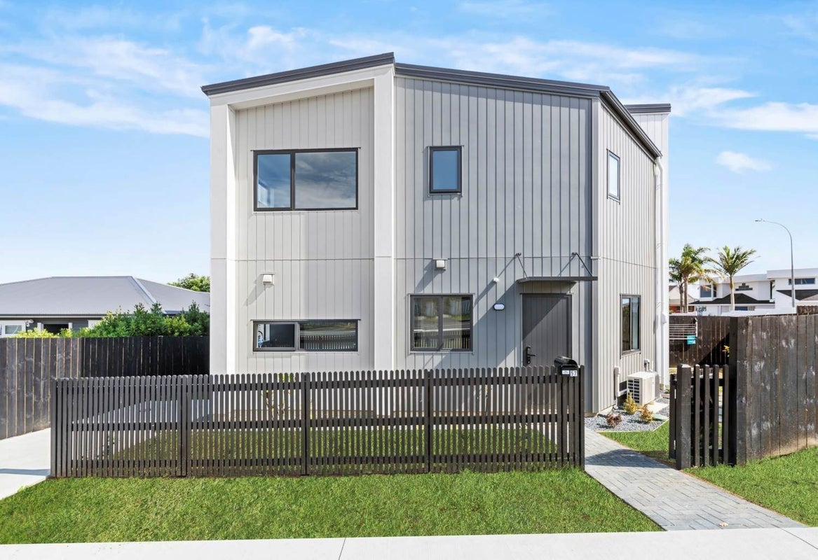 57 Bradbury Road, Botany Downs, Auckland - Carousel 1
