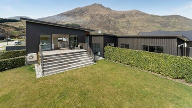 4 Sandford Terrace, Lower Shotover, Queenstown - Carousel 1