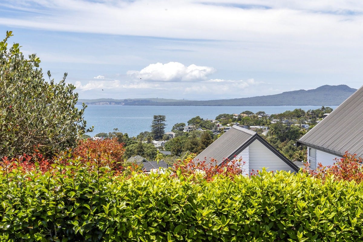 2/62 Kowhai Road, Campbells Bay, Auckland - Carousel 2