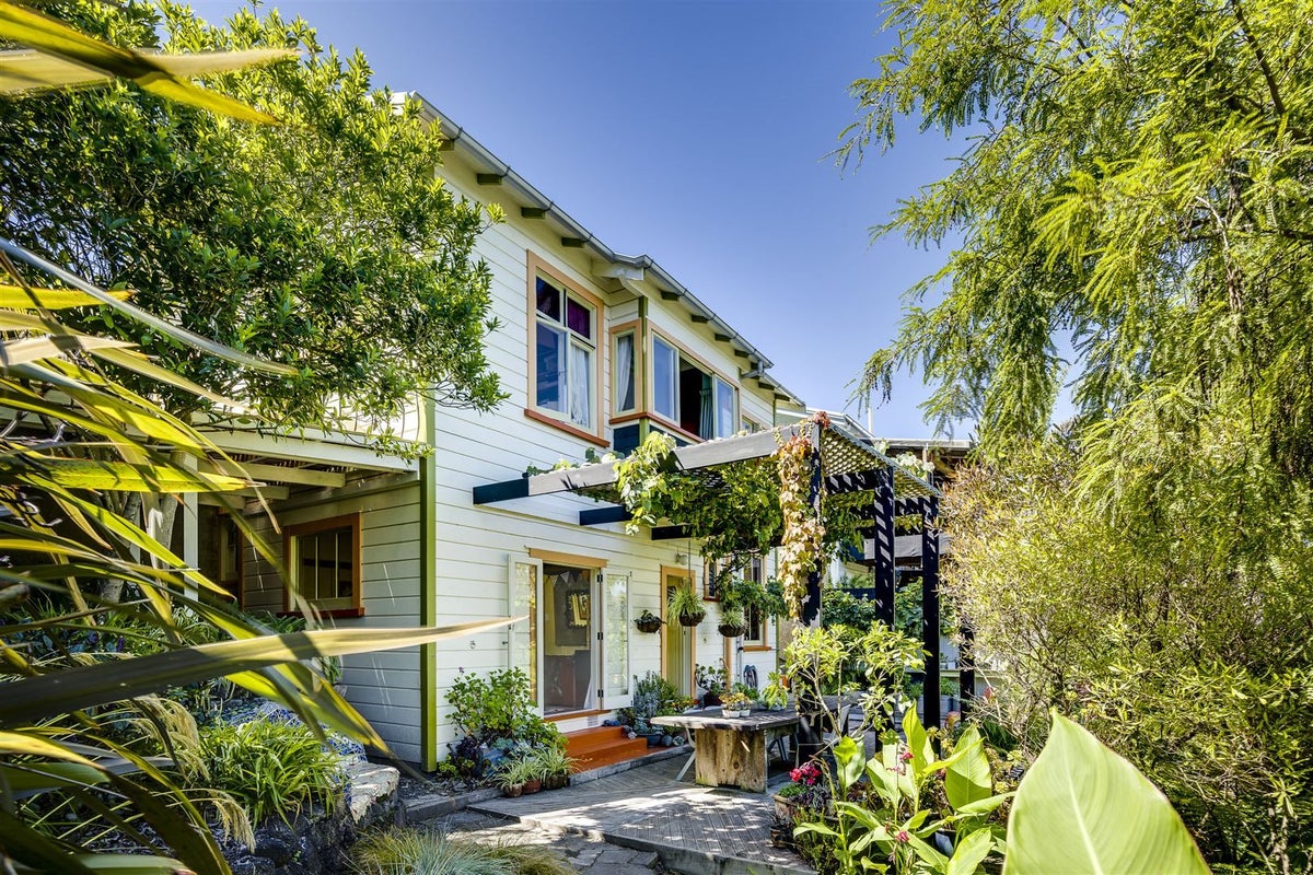1 Lawrence Road, Hospital Hill, Napier - Carousel 1