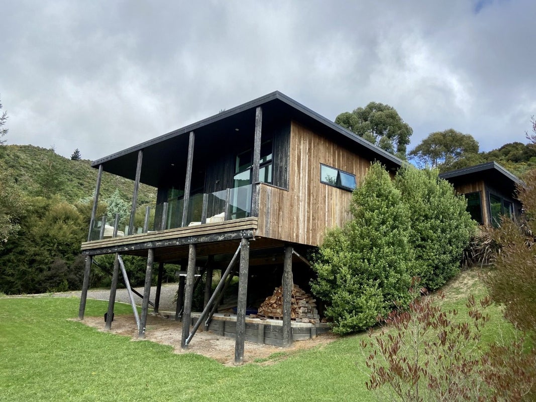 11A Moana Heights, Waikawa, Picton - Carousel 1