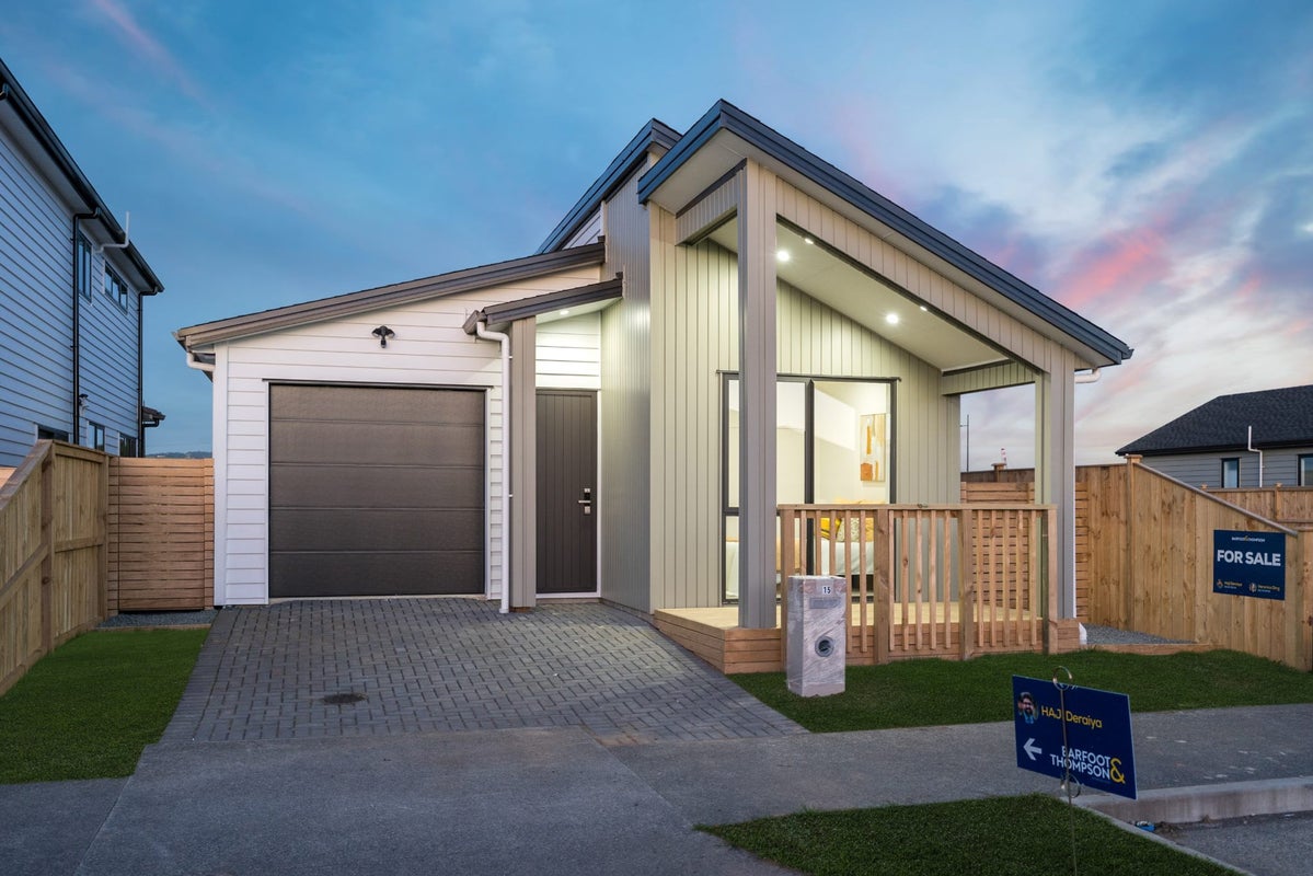 15 Woven Place, Karaka, Papakura - Carousel 2