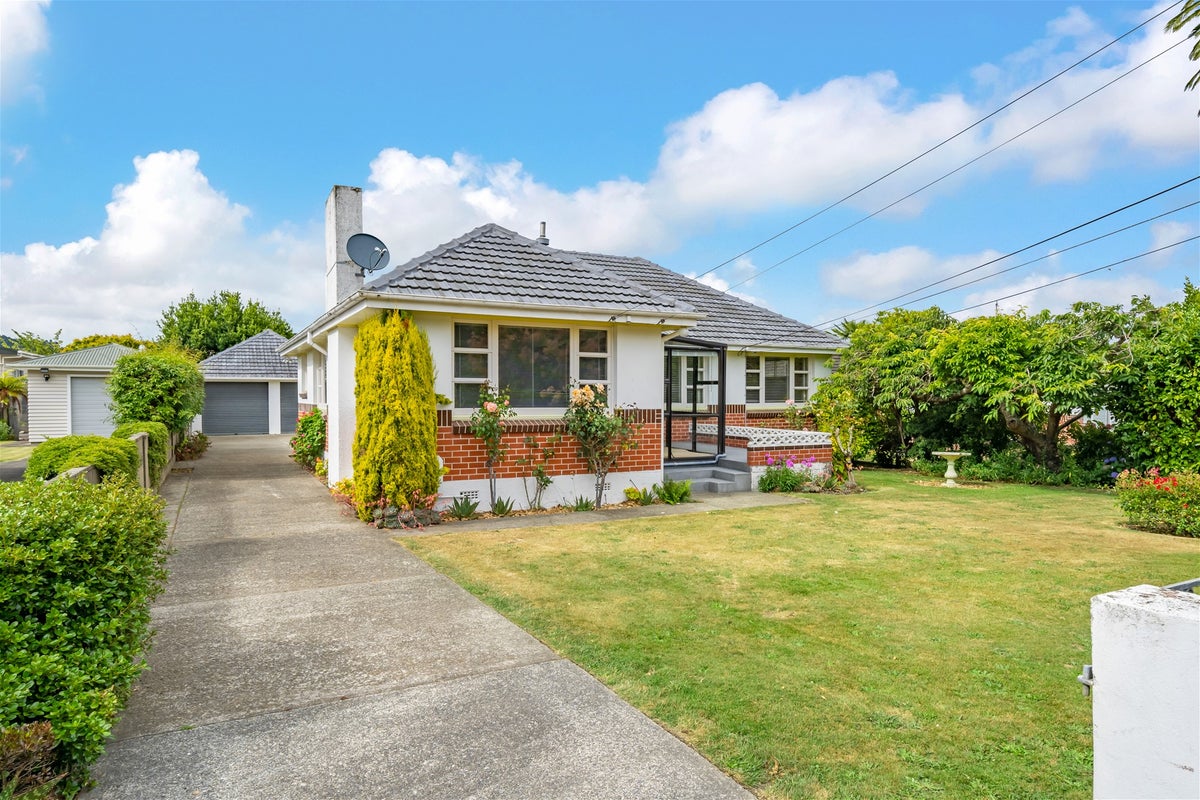 19 Hall Grove, Ebdentown, Upper Hutt - Carousel 2