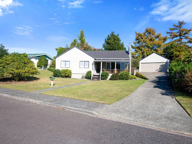 10 Campbell Place, Pukehangi, Rotorua - Carousel 1