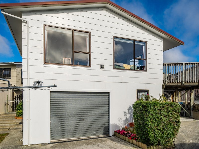9 Parkinson Close, Whitby, Porirua - Carousel 19