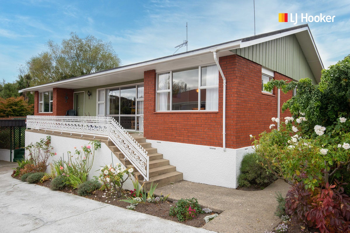 9 Kinmont Crescent, Kinmont Park, Mosgiel - Carousel 1