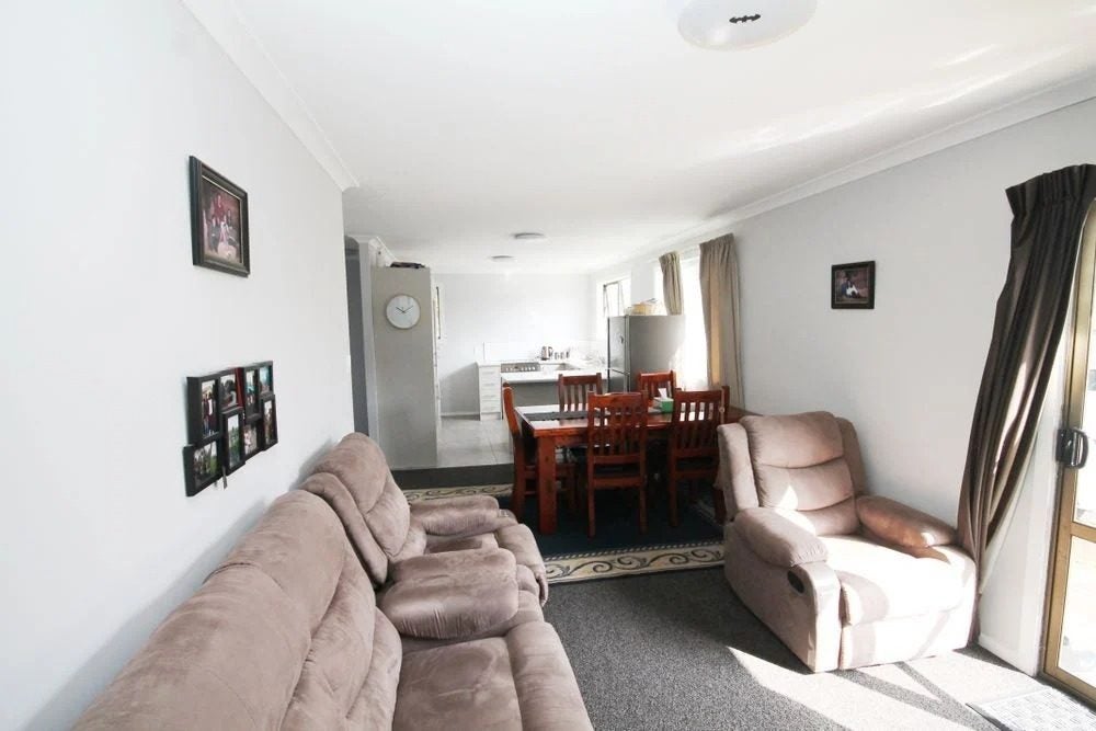 72 Chichester Drive, Rosehill, Papakura - Carousel 2