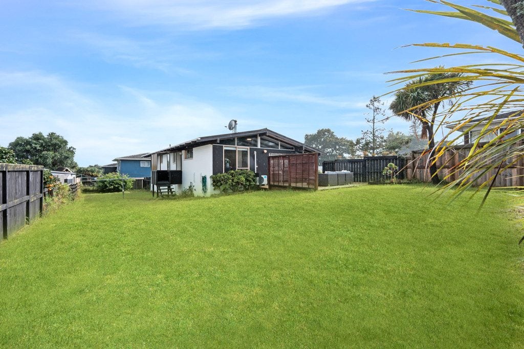 44 Miltonia Avenue, Te Atatu South, Auckland - Carousel 2