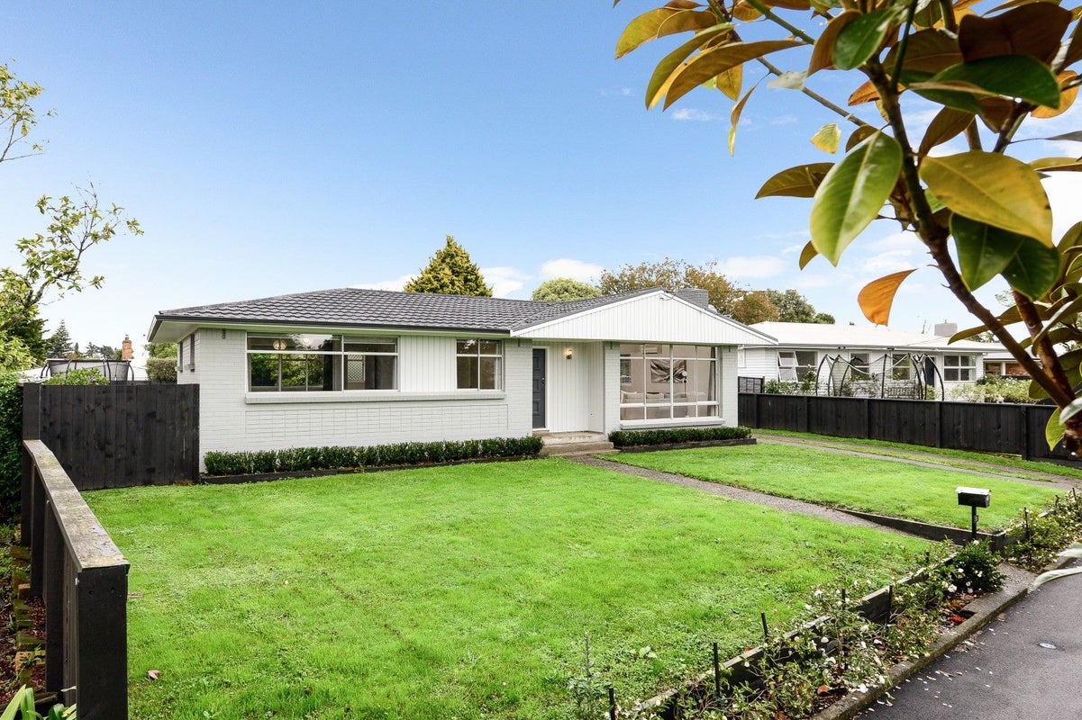11 Gerrand Place, Chedworth, Hamilton - Carousel 2