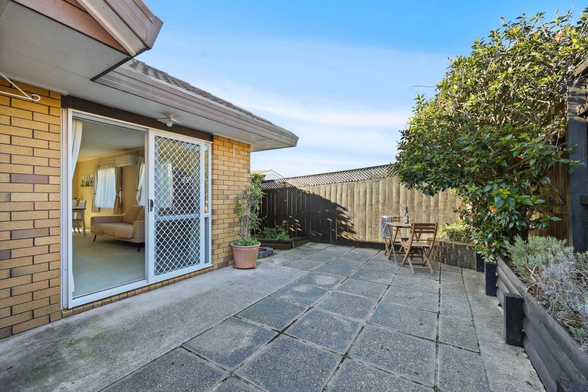 4 Davern Lane, New Lynn, Auckland - Carousel 2