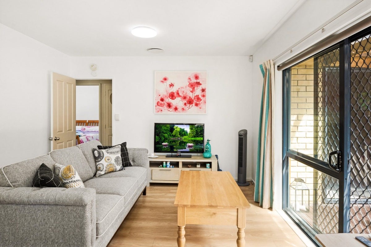 2/19 Howe Street, Howick, Auckland - Carousel 1
