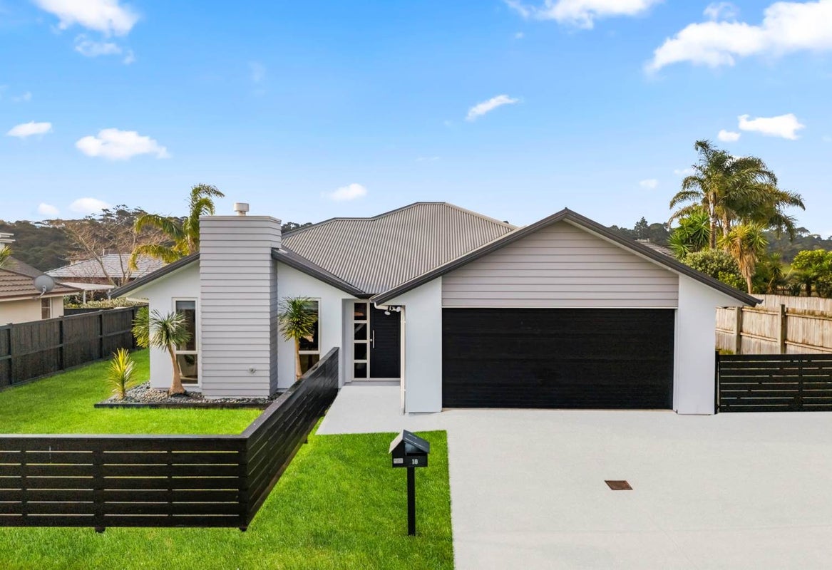 18 Huntington Park Drive, Greenhithe, Auckland - Carousel 1