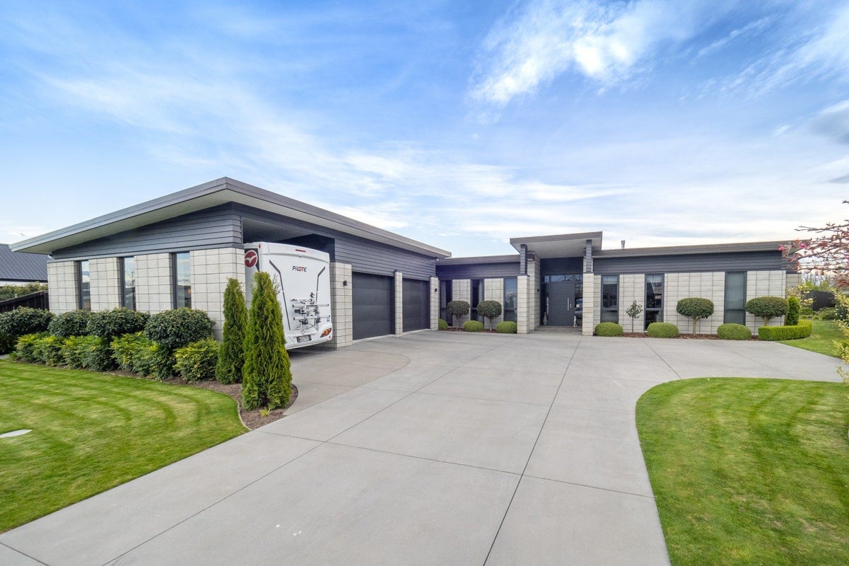 7 Douglas Drive, Allenton, Ashburton - Carousel 1