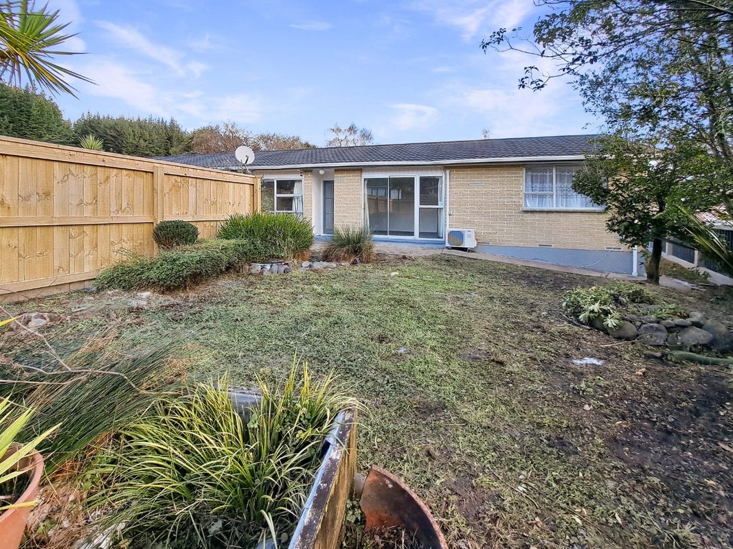 1/8 Garth Lane, Maoribank, Upper Hutt - Carousel 10