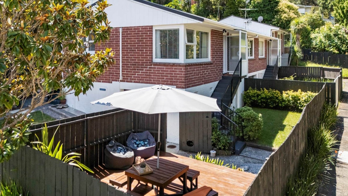 1/6 Kororo Street, Northcote, Auckland - Carousel 1