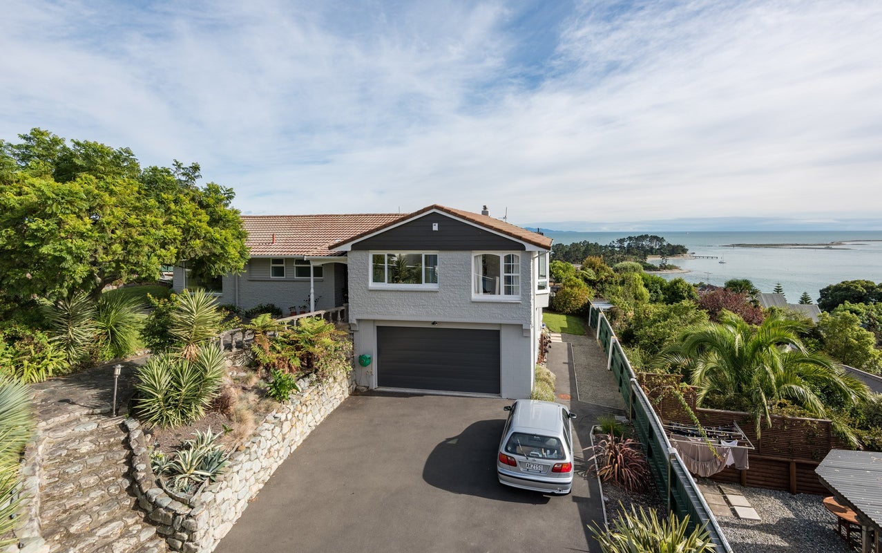 10 The Cliffs, Britannia Heights, Nelson - Carousel 16