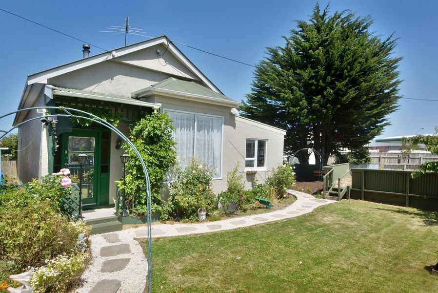 18 Portobello Road, Musselburgh, Dunedin - Carousel 1