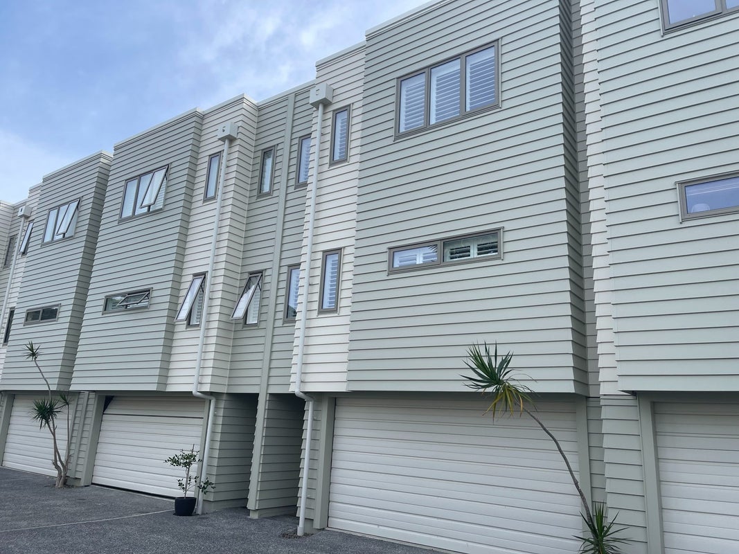 54/21 Hunters Park Drive, Three Kings, Auckland - Carousel 1