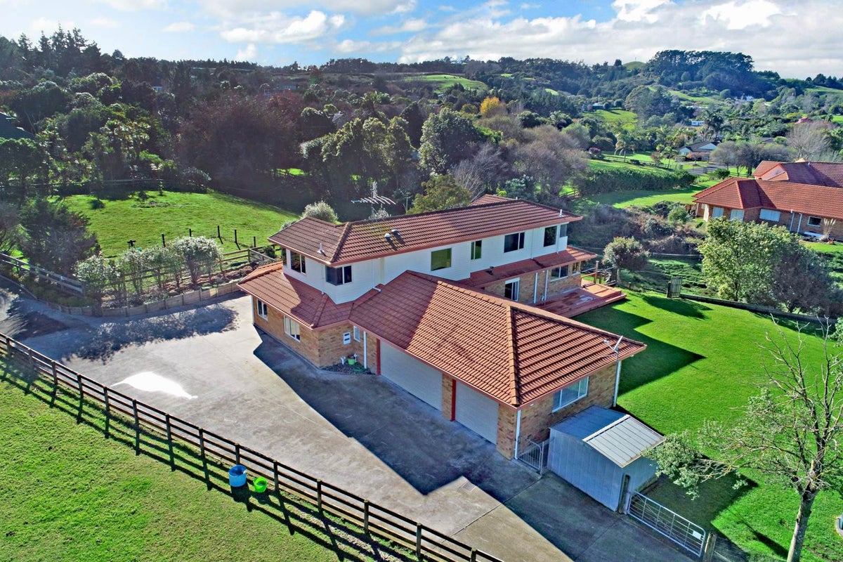 109 Polo Prince Drive, Manurewa - Carousel 1