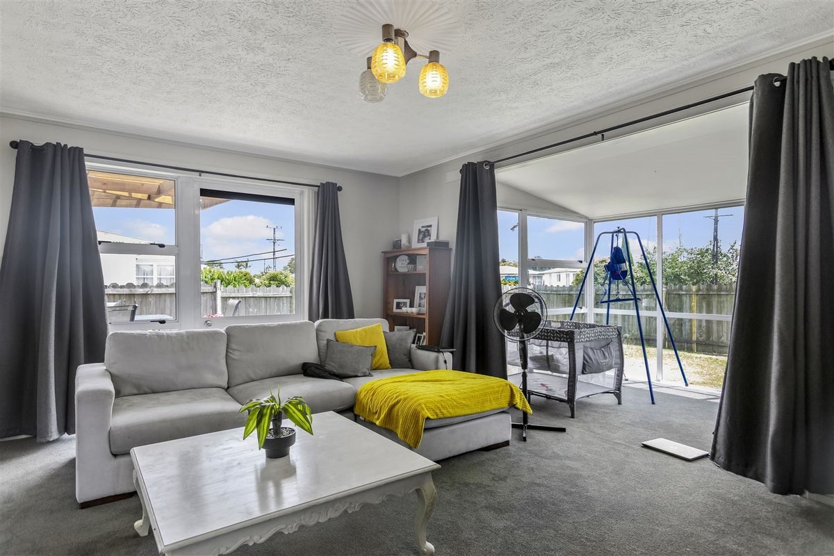 42 Tiraumea Drive, Pakuranga, Auckland - Carousel 2