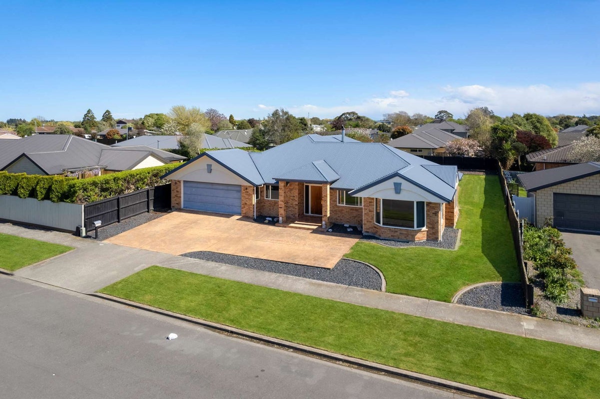 2 Pascoe Drive, Woodend, Woodend - Carousel 1