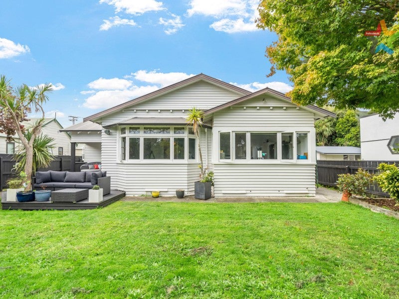 12 HINEMOA ST, GRACEFIELD, LOWER HUTT - Carousel 1
