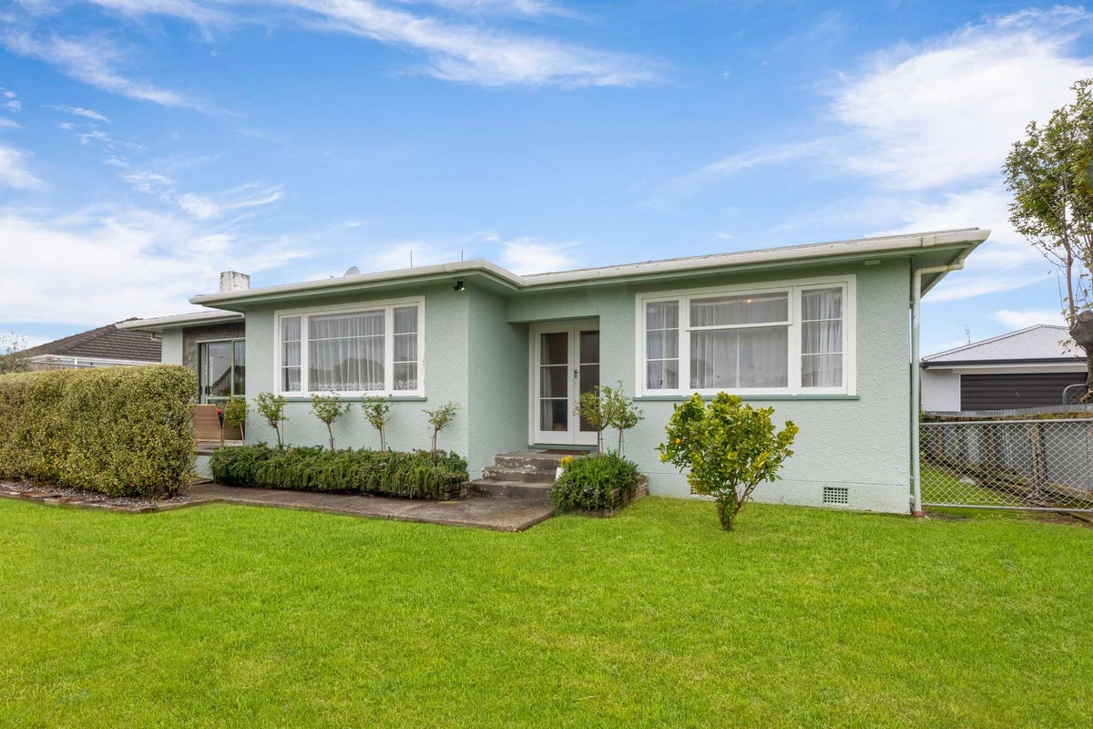 42 Paisley Street, Awapuni, Palmerston North - Carousel 1
