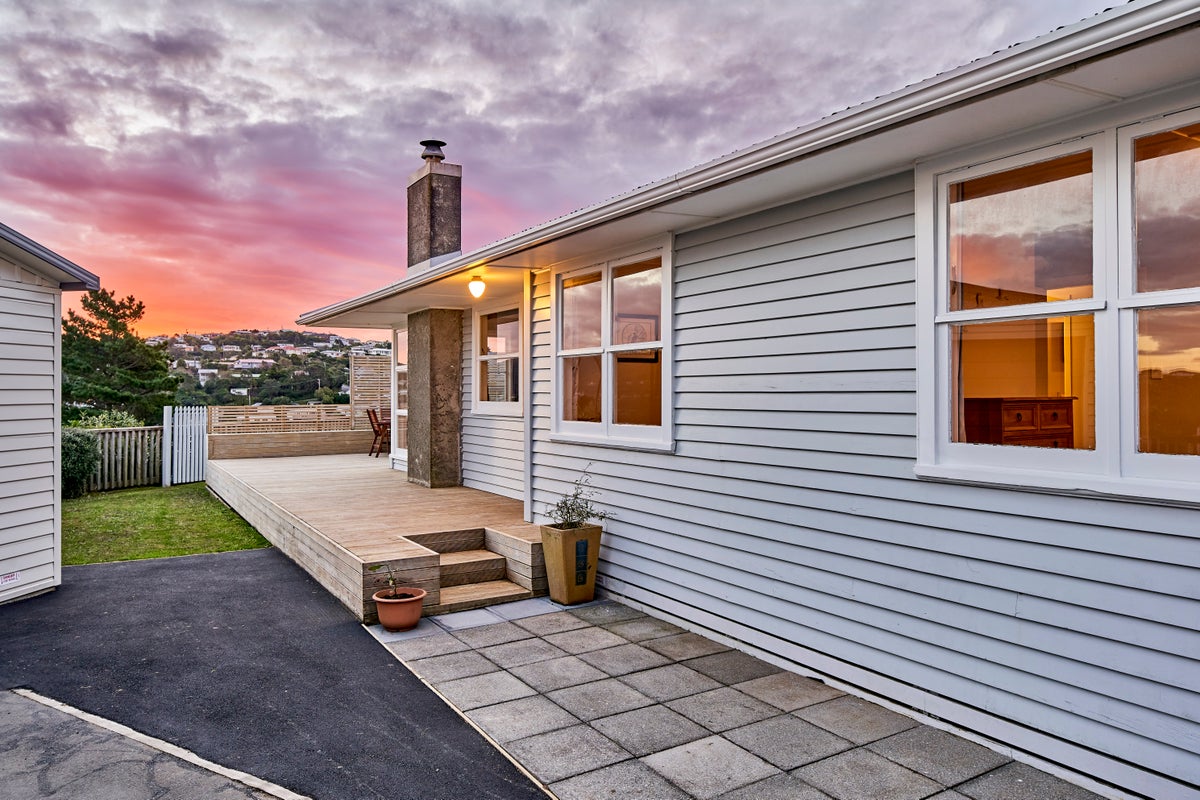 11 Dunmail Way, Newlands, Wellington - Carousel 1